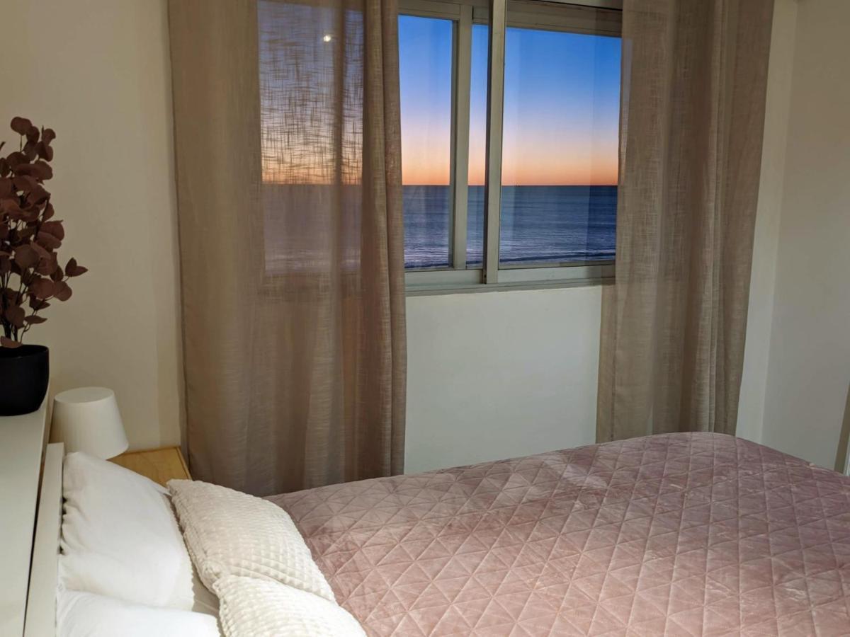 Apartamento En La Playa Con Garaje Cadiz Bagian luar foto